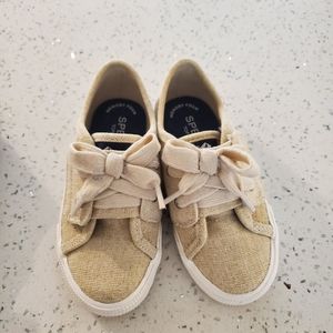Toddler girl sperrys